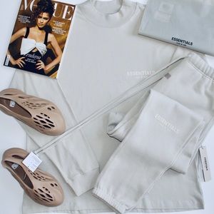 FEAR OF GOD ESSENTIALS Suit ‘Wheat’ L/S T-Shirt + Sweatpants